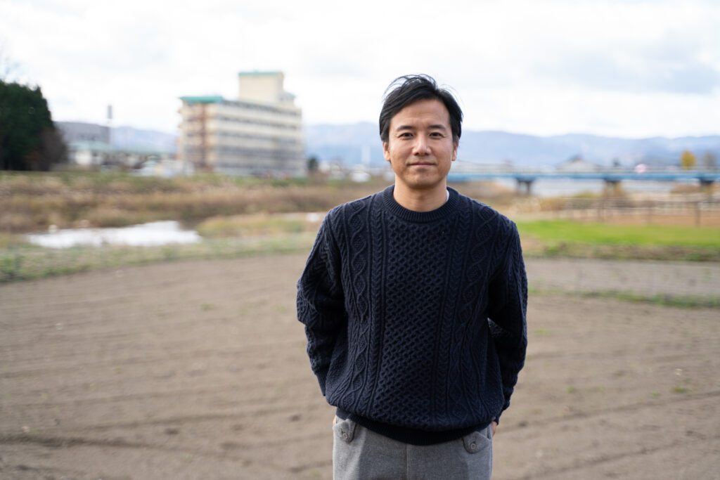 HOOK : 楽しいか、幸せかで判断すればいい。ゼロになった町からこの国